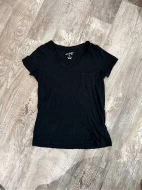 Universal Thread Black Monterey V-Neck Tee